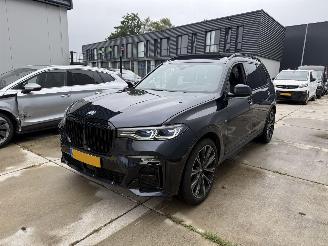 Damaged car BMW X7 xDrive 40i High Executive-4 WIEL BESTURING-PANO-LEDER-360 CAMERA 2022/2