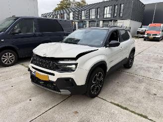 skadebil auto Jeep Avenger 1.2 e-HYBRID Summit AUTOMAAT 101 PK -NAVI-PDC-CAMERA 2024/8