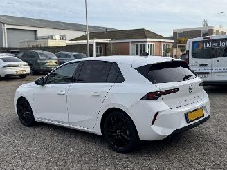 Opel Astra 1.2 131Pk Automaat Bussines Edition picture 4