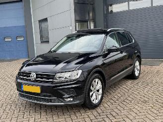 uszkodzony samochody osobowe Volkswagen Tiguan 1.4 TSI DSG Pano Highline Virtual Cockpit DynAudio NAP Nederlandse Auto 2017/8