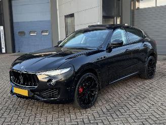 damaged passenger cars Maserati Levante 3.0 V6 D AWD Pano Harman Kardon 2017/1