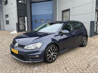 Unfallwagen Volkswagen Golf 1.2 TSI R-Line 5Deurs Navi 2014/2