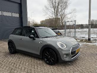 Vaurioauto  passenger cars Mini Cooper 1.5 Cooper Chili Automaat Pano Harman Kardon Nap Nederlandse Auto 2017/1