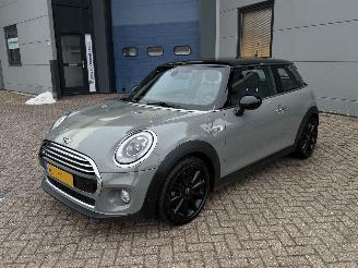 Vaurioauto  passenger cars Mini Cooper 1.5 Cooper Chili Automaat Pano Harman Kardon Nap Nederlandse Auto 2017/1
