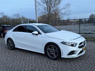Schadeauto Mercedes A-klasse A200 AMG Pakket NAP Nederlandse Auto Sfeerverlichting 2020/1