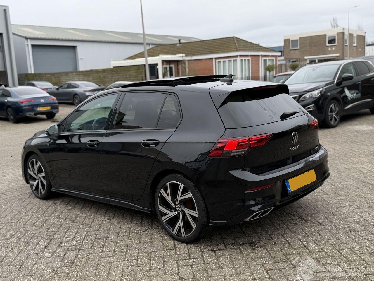 Volkswagen Golf 1.5 eTSI DSG R-Line Pano Harman Kardon