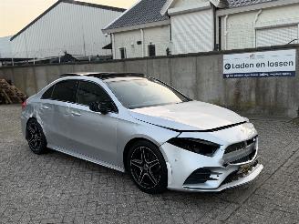 uszkodzony samochody osobowe Mercedes A-klasse A200 163Pk AMG Pakket Pano Nap Nederlandse Auto 2019/8