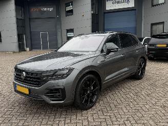 skadebil auto Volkswagen Touareg 3.0 TSI R 4Motion Hybrid 544Pk Pano DynAudio Sfeerverlichting Head-Up 2021/10