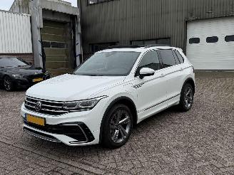 Vaurioauto  passenger cars Volkswagen Tiguan 1.4 TSI EHybrid R-Line Pano 2021/12