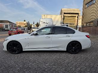 BMW 3-serie 320D M-Pakket 360Camera Head-Up Schuifdak LaserLights picture 4