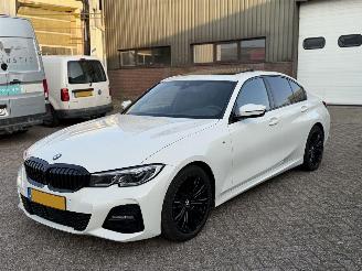 Vaurioauto  passenger cars BMW 3-serie 320D M-Pakket 360Camera Head-Up Schuifdak LaserLights 2018/11
