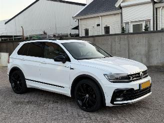 Schadeauto Volkswagen Tiguan 1.5 TSI R-Line Pano NAP Nederlandse Auto 2020/10