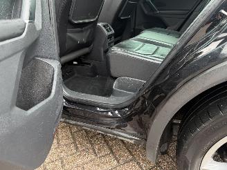 Volkswagen Tiguan 2.0 TDI Automaat Pano R-Line picture 17