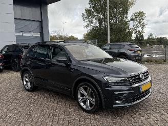 damaged passenger cars Volkswagen Tiguan 2.0 TDI Automaat Pano R-Line 2017/10