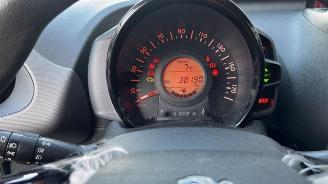 Peugeot 108 108, Hatchback, 2014 1.0 12V VVT-i picture 16