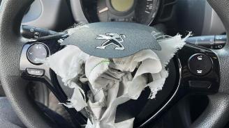 Peugeot 108 108, Hatchback, 2014 1.0 12V VVT-i picture 12