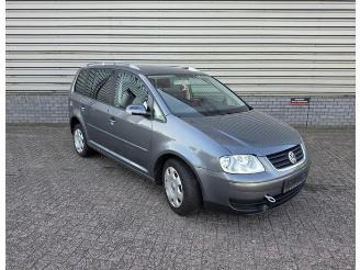 Vrakbiler auto Volkswagen Touran Touran (1T1/T2), MPV, 2003 / 2010 1.6 FSI 16V 2004/1