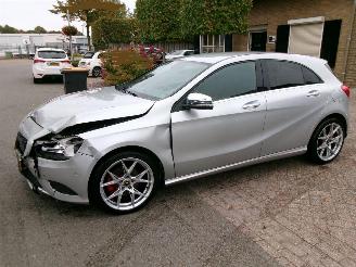 Schadeauto Mercedes A-klasse 180 AMBITION AIRCO NAVI 2012/9