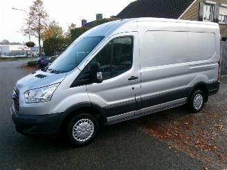 krockskadad bil bedrijf Ford Transit TDCI  L2 H2 3 PERSOONS AIRCO 2016/1