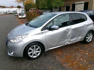  Peugeot 208 1.2 e-VTI STYLE AUTOMAAT 5 DEURS 2014/10