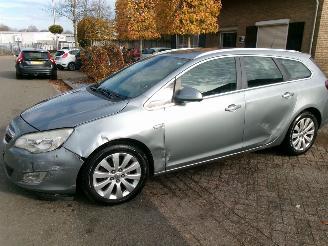 Schadeauto Opel Astra 1.7 CDTI SPORTS COSMO CLIMA 2011/3