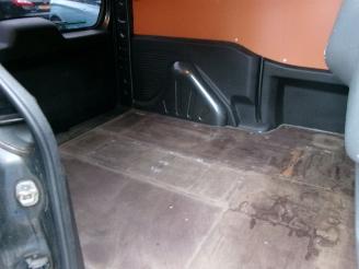 Peugeot Partner 120 1.6 HDI 75 PREMIUM PACK AIRCO NAVI picture 9