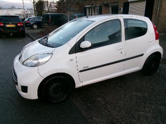 Auto incidentate Peugeot 107 1.0-12V MILLESIM 200 AIRCO 2011/4