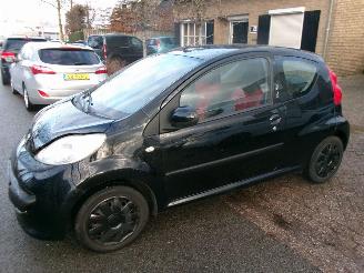 damaged passenger cars Peugeot 107 1.0-12V XR AIRCO 2007/7