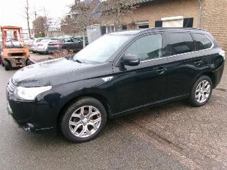 Damaged car Mitsubishi Outlander 2.0 PHEV INSTYLE+ 2014/8