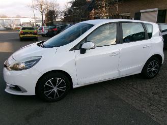 Schadeauto Renault Scenic 1.5 DCI EXPRESSION CLIMA NAVI 2014/9