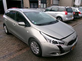 Kia Cee d 1.6 GDI COMFORTLINE SPORTSWAGON picture 4