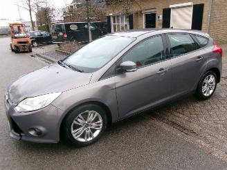 Damaged car Ford Focus 1.0 LEASE AIRCO 5 DEURS 2012/3