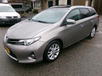 Unfallwagen Toyota Auris 1.8 HYBRID LEASE 2014/12