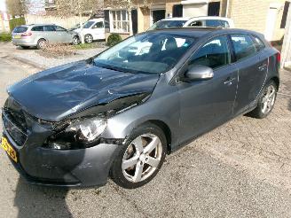 Coche accidentado Volvo V-40 `1.6 T3 KINETIC 2012/10