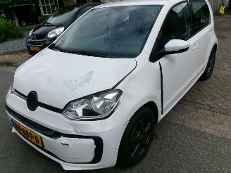 Schadeauto Volkswagen Up! 1.0 BMT MOVE UP AIRCO 2017/1
