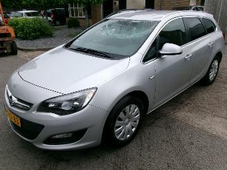 Schadeauto Opel Astra 1.4 I BERLIN CLIMA NAVI 2014/3