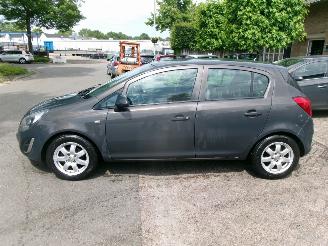 Opel Corsa 1.4-16V COSMO AIRCO picture 2