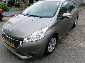 Coche accidentado Peugeot 208 1.4 VTI ACTIVE CLIMA NAVI 5 DEURS GEEN SCHADE 2012/6
