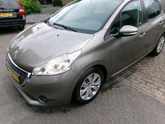 krockskadad bil auto Peugeot 208 1.4 VTI ACTIVE CLIMA NAVI 5 DEURS GEEN SCHADE 2012/6