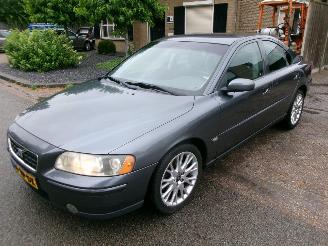 Voiture accidenté Volvo S-60 2.4 D 5 MOMENTUM 2005/6