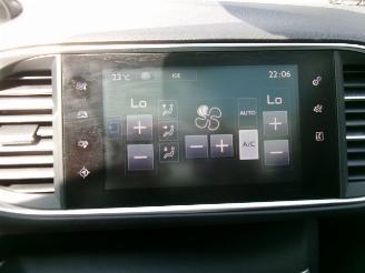 Peugeot 308 1.2 I BLUE LEASE PREMIUM 82.749 KM NAP picture 18