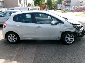 Peugeot 208 1.2 I ENVY CLIMA NAVI picture 11