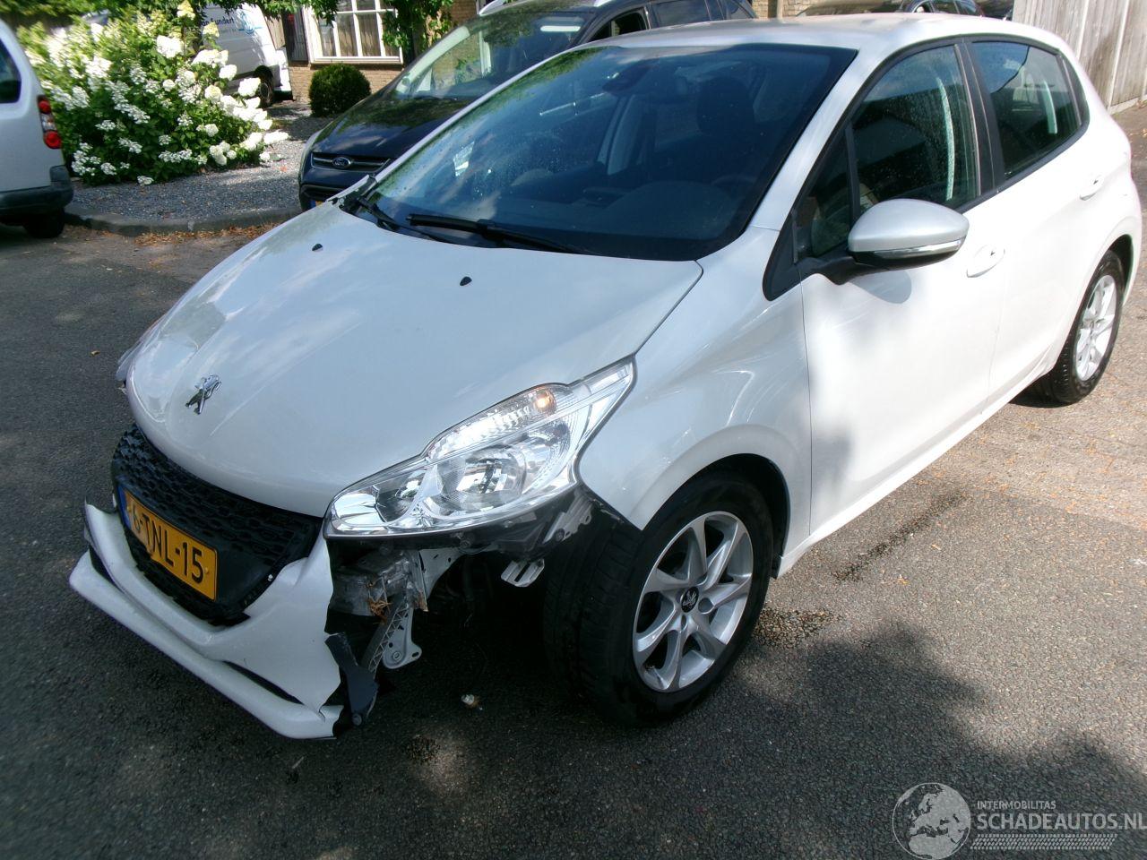 Peugeot 208 1.2 I ENVY CLIMA NAVI