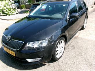 krockskadad bil auto Skoda Octavia 1.6 TDI AUTOMAAT AMBITION BUSINESSLINE 2013/9