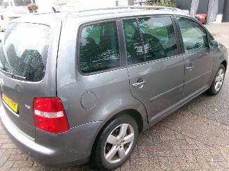 Volkswagen Touran 1.6-16V FSI HIGHLINE AUTOMAAT picture 7