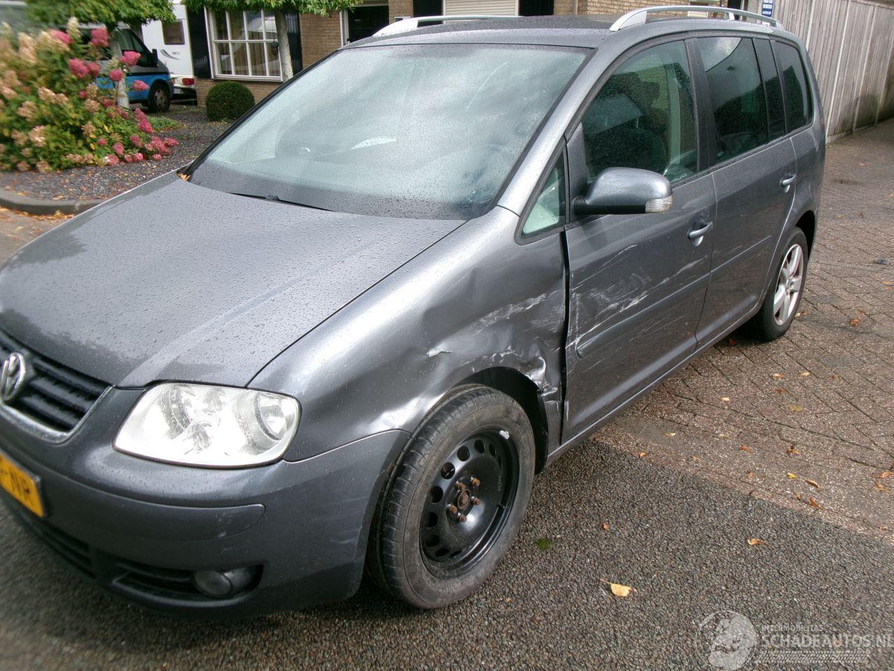 Volkswagen Touran 1.6-16V FSI HIGHLINE AUTOMAAT
