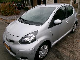 Vaurioauto  passenger cars Toyota Aygo 1.0-12V ACCESS AIRCO 2009/4