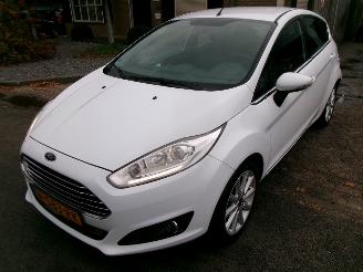Schadeauto Ford Fiesta 1.25 TITANIUM  CLIMA 2015/10