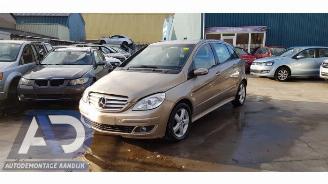 Coche siniestrado Mercedes B-klasse B (W245), Hatchback, 2005 / 2011 2.0 B-200 16V 2008