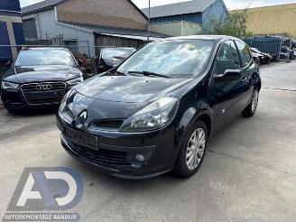 Vrakbiler auto Renault Clio Clio III (BR/CR), Hatchback, 2005 / 2014 1.4 16V 2006/8